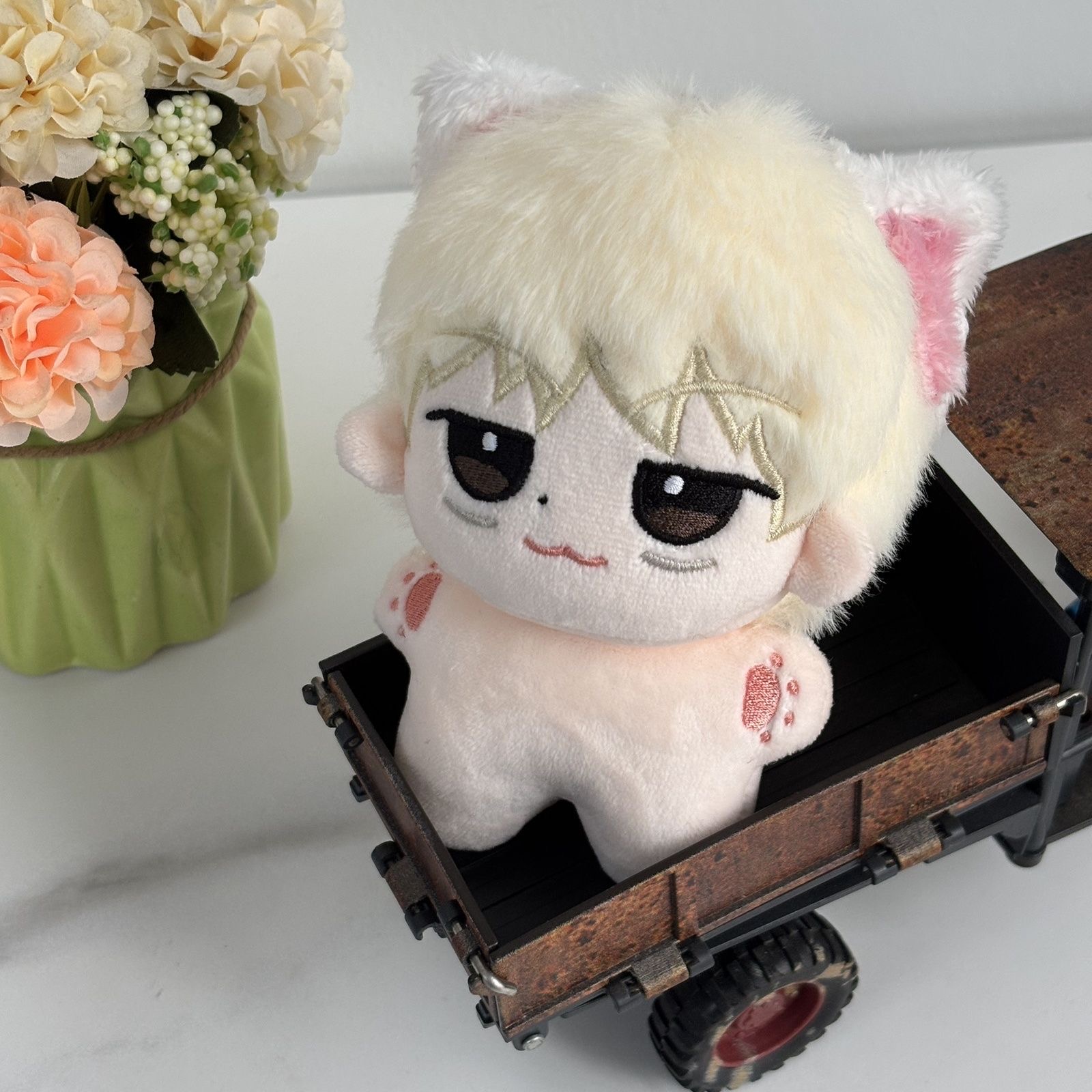 Eerste uitgave: TOMORROWXTOGET - Anime Cosplay Merchandise recensie en prijs